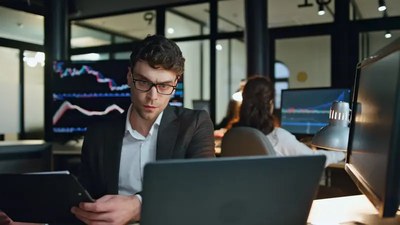AI in Risk Mitigation: Revolutionizing Hedge Fund Operations